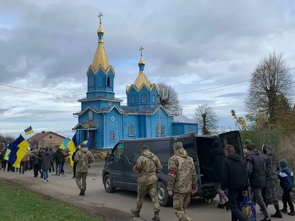 Маленький син залишився без батька: під Луцьком поховали 23-річного Героя Олександра Мороза (фото)