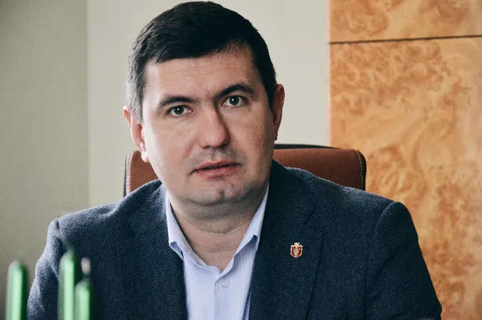 Яку зарплату встановили голові Волиньради