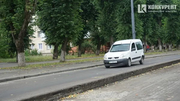 Каналізація, бордюри і поребрики: що зробили на проспекті Волі (фото, відео)