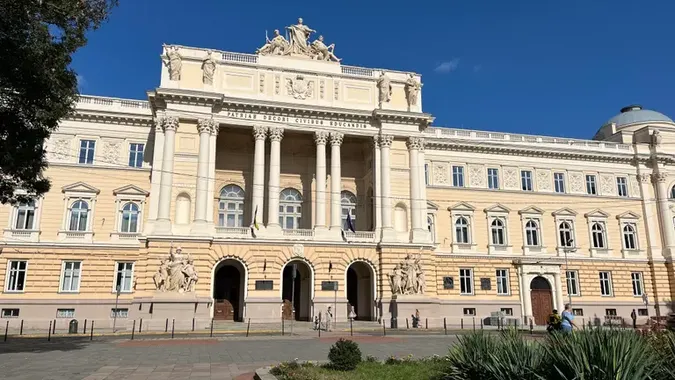 В Україні хочуть підняти вартість навчання у вишах