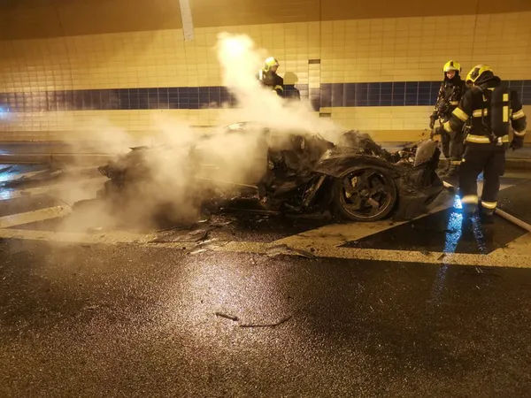 200 000 євро – на попіл: Lamborghini спалахнув під час руху (фото)