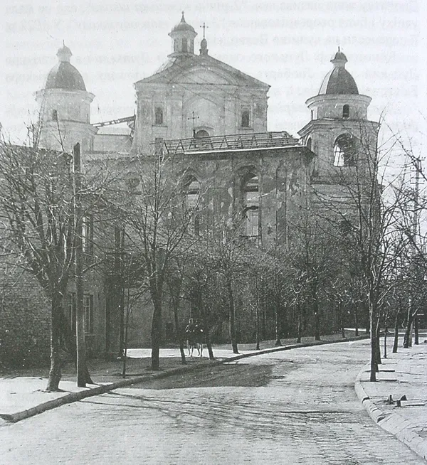 Дзвіниця без даху. Фото 1969 року Богдана Колоска