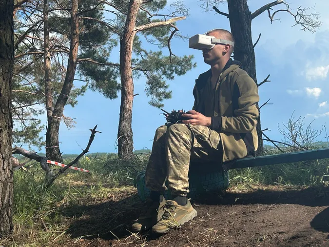Показали, як воїни 14 бригади тренуються перед полюванням на ворожих пташок (фото)