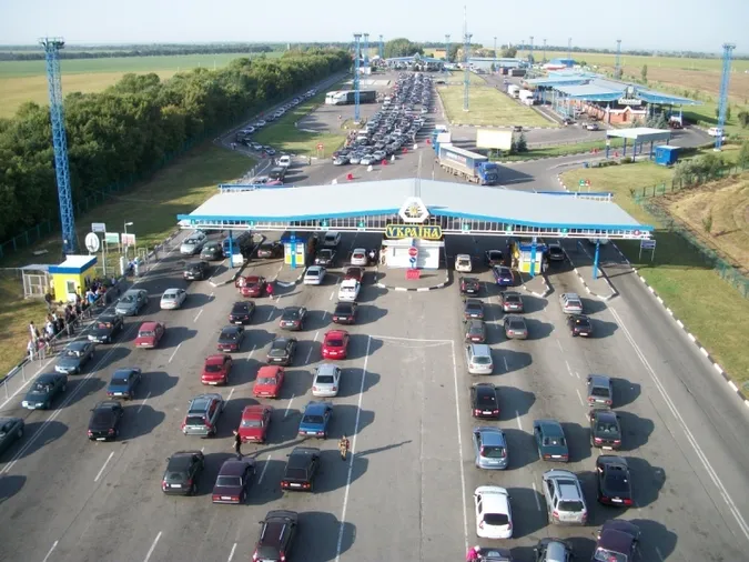 Як в Україні легально їздити на іноземних номерах