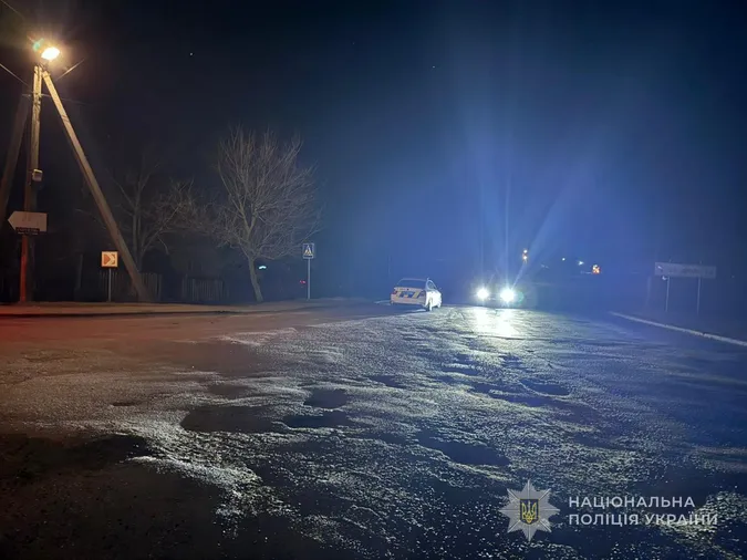 На Волині п’яний водій злетів у кювет і врізався в дерево: травмувалась жінка (фото)
