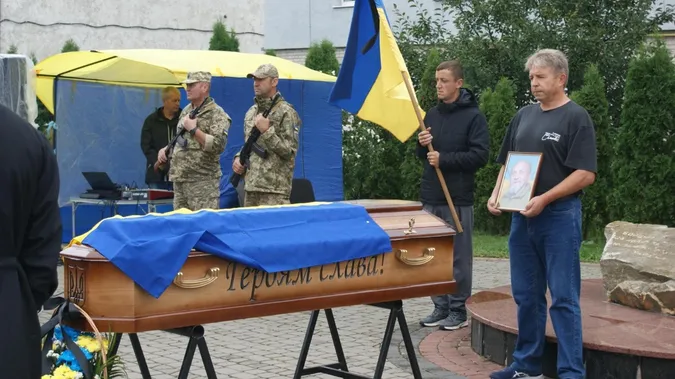 Купив будинок, а пожити не встиг: на Волині попрощалися з Героєм Віталієм Гандзюком (фото)