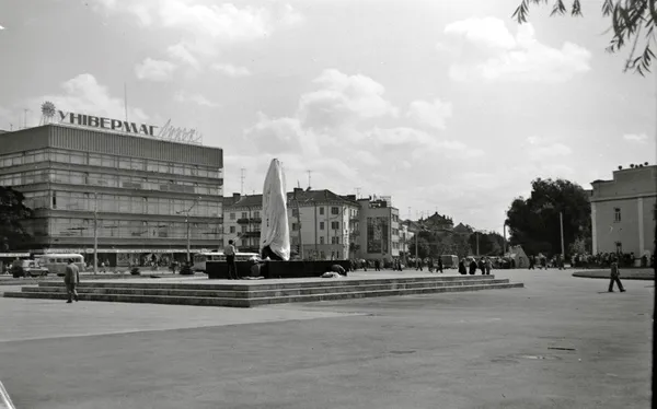 Театральний майдан, 1977 рік