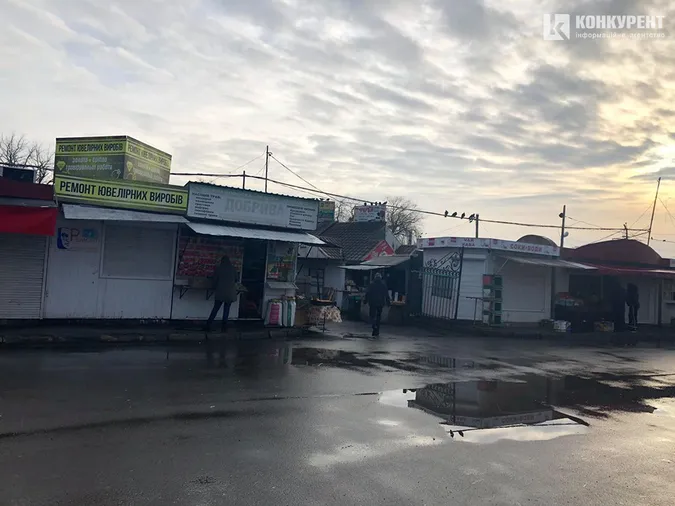 Ранок після демонтажу: що коїться на Старому ринку в Луцьку (фото)