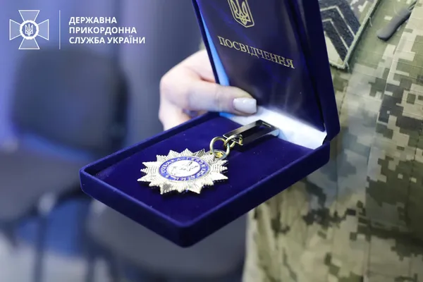 Прикордонниця з Волині Аліна Паніна та її чотирилапа помічниця Роксі отримали нагороду