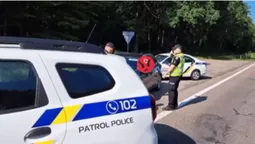 Намагалися двічі зупинити: на Волині 61-річний «шумахер» на Mazda тікав від патрульних (відео)