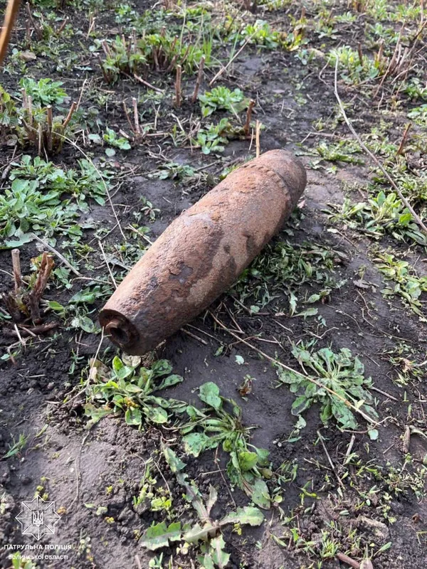 Під Луцьком чоловік знайшов снаряд в себе на городі