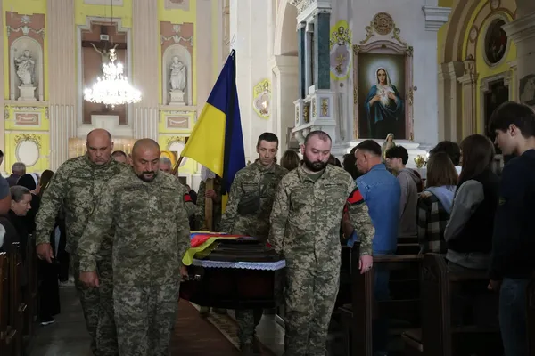 Приїхав з іншого кінця світу, аби стати солдатом: у Луцьку попрощалися з добровольцем із Колумбії (фото, відео)