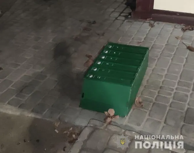 У Луцьку злодій вкрав поштову скриньку і побив патрульного (фото)
