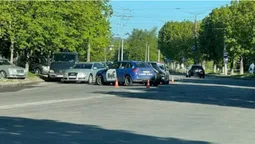 У Луцьку на Відродження – ДТП за участю таксі: рух транспорту ускладнений