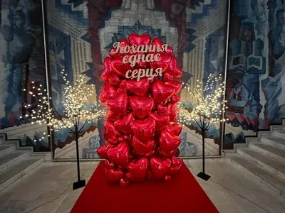 У Луцьку 14 лютого одружилися 12 пар закоханих (відео)