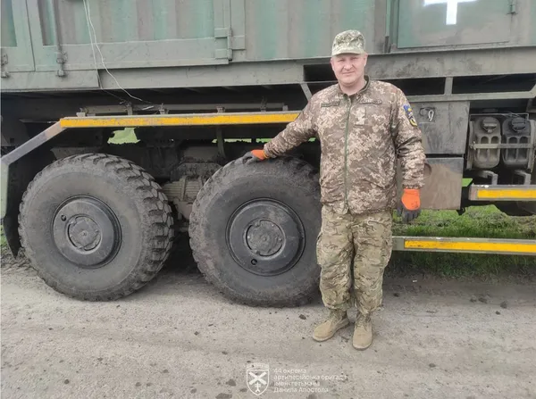Брати і побратими: в артилерійській бригаді служать «Хома» і «Хом» (фото)