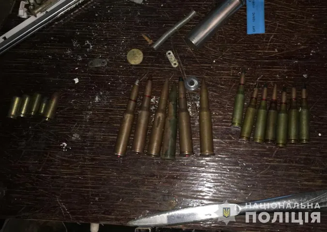 У Луцькому районі схопили розбійника з кілограмом «шмалі» і зброєю (фото)