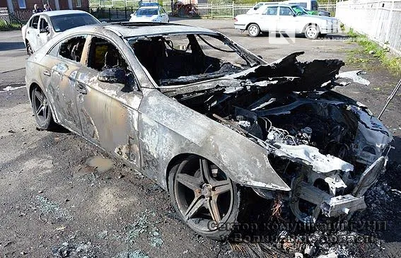 У Луцьку спалили «Мерседес» сина «злодія в законі»