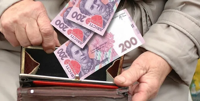 Українці у Польщі можуть отримувати пенсію: які умови та як оформити