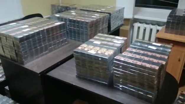 На Волині контрабандисти залишили «Джип» і 49 ящиків сигарет (фото, відео)