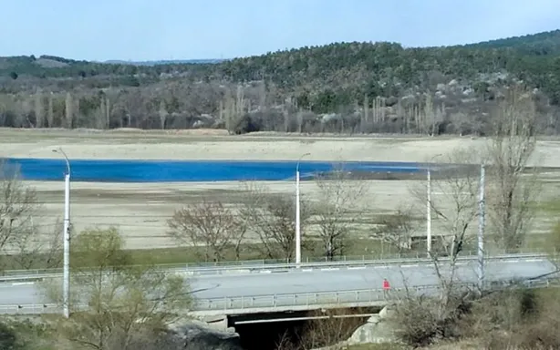 Сімферопольське водосховище. Піщані береги на фото колись були дном водойми