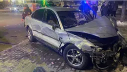 ДТП у Луцьку: авто від удару вилетіло на тротуар і збило дівчину (відео)