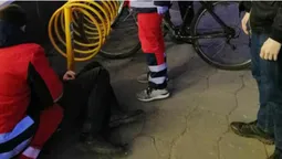 У центрі Луцька рятували чоловіка, що лежав без свідомості (фото)