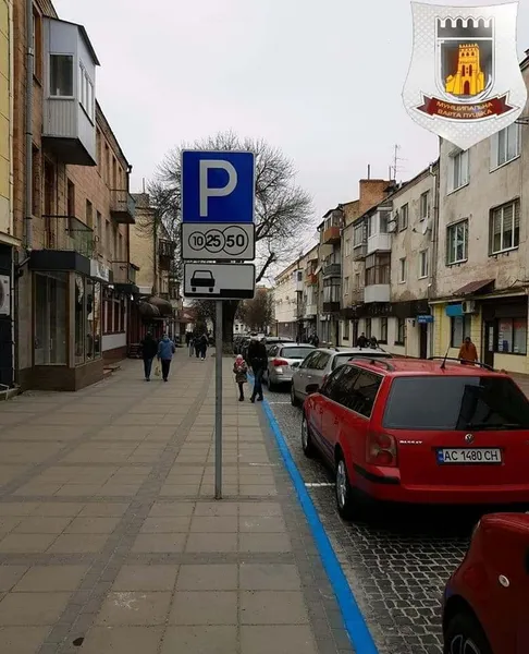 Платне паркування на Кривому Валу: за день оштрафували 26 порушників (фото)
