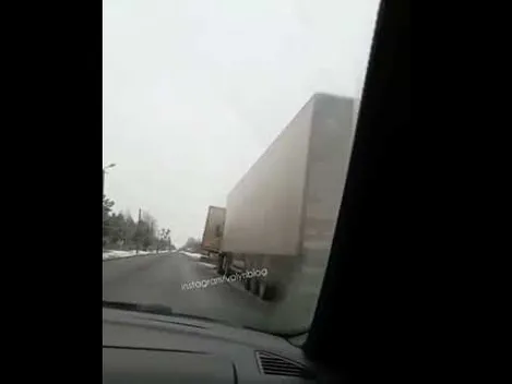 На трасі Турійськ-Ковель фурa злетіла в кювет (відео)