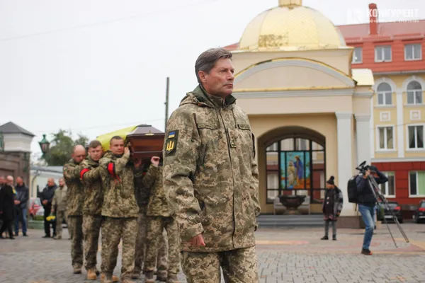 «Був доброю душею»: у  Луцьку попрощалися із воїном Юрієм Сапожником (фото, відео)