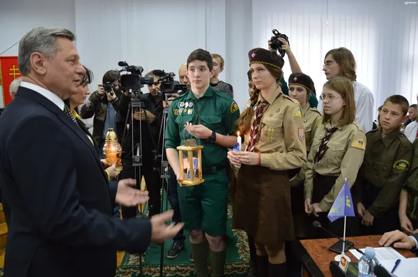 Луцька міська рада працюватиме з новим регламентом та «п'ятою рукою» Романюка