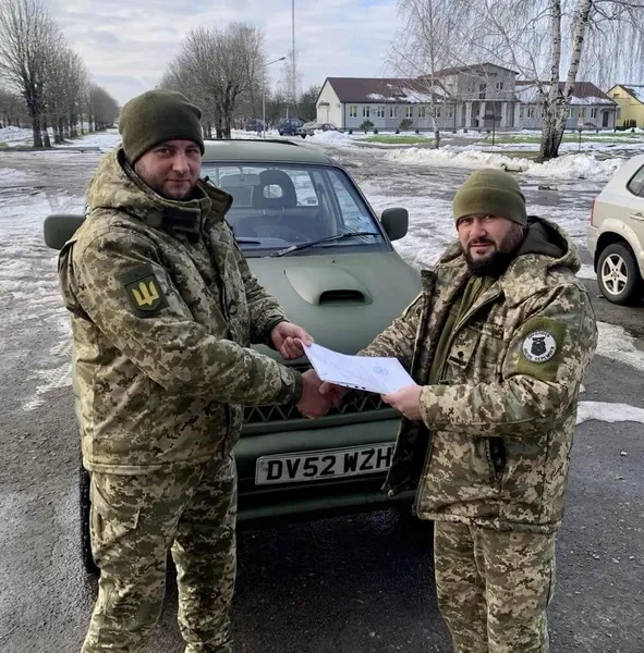 Волиняни придбали для військових автомобіль (фото)