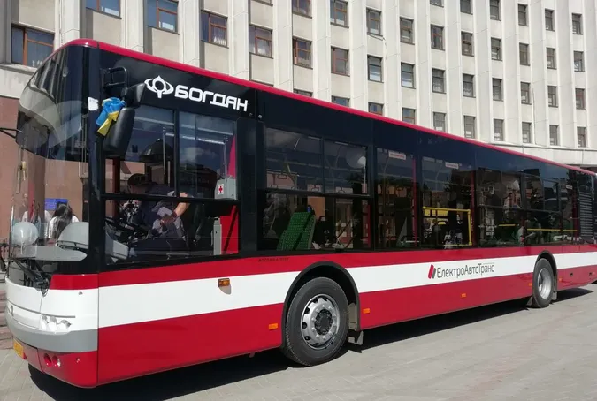 Сучасні 12-метрові «Богдани» поїхали в Івано-Франківськ