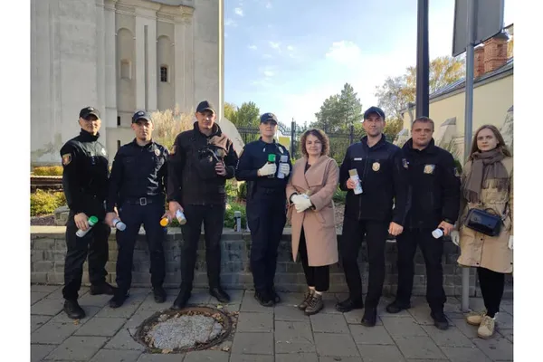 У Луцьку замалювали рекламу наркотиків на парканах і стінах (фото)