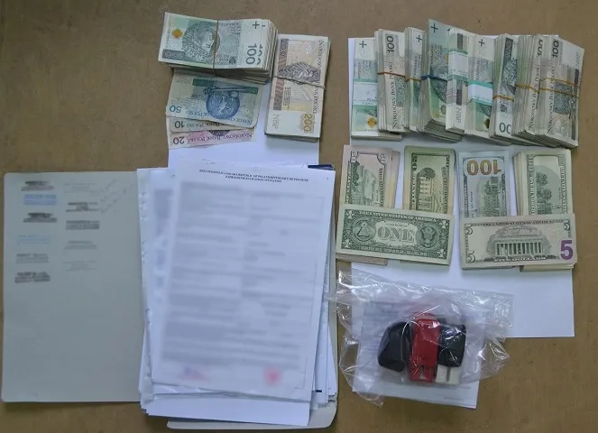 Поляки та українка підробили понад 3000 заяв на працевлаштування для громадян України (фото)