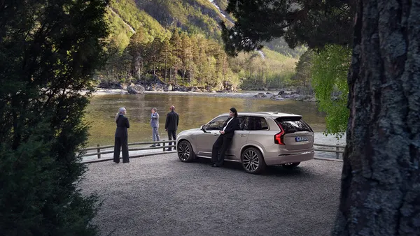 Volvo XC90: що робить цей кросовер універсальним вибором для родини?