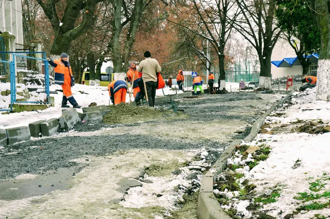 Як в центрі Луцька ремонтують дорогу (фото)