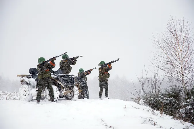 Показали, як мобільні групи ППО захищають українське небо (фото)