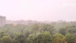 Грім, блискавка та злива: Луцьк раптово накрила негода (відео)