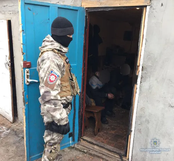 “Поліцейським доводилося відрощувати бороду і йти на смітник”: як на Волині ловлять торговців людьми (ІНТЕРВ’Ю)