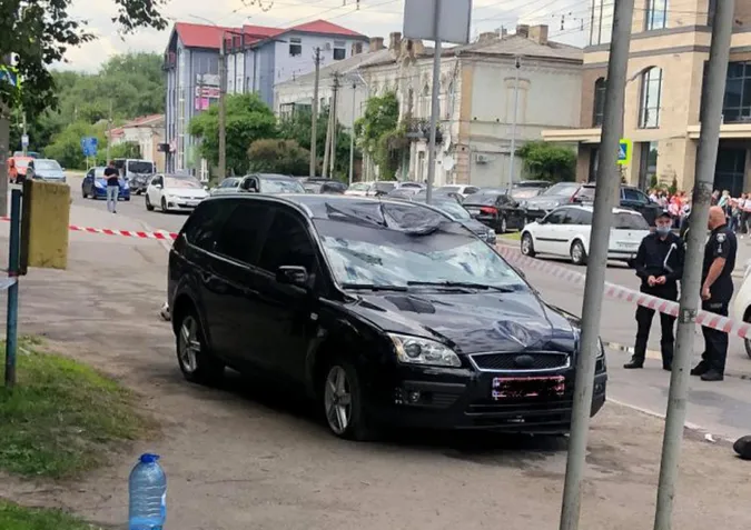 Водій, який збив у Луцьку батька з двома синами, визнав свою вину (відео)