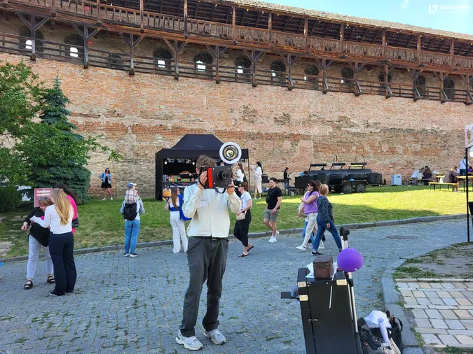 «ЛюбART Fest» у Луцькому замку: що там відбувається (фоторепортаж)