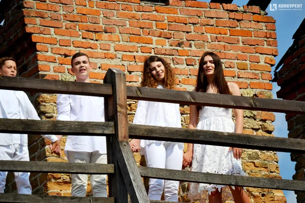 Показали фото зі зйомок кліпу Галини Конах, який презентують до Дня Луцька (фото)