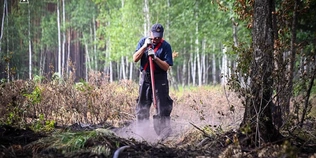 Рятувальники ліквідували пожежу у Чорнобильській зоні відчуження (фото)