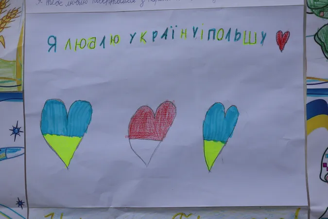 Підрозділами Волинської бригади тероборони мандрує виставка дитячих малюнків (фото)