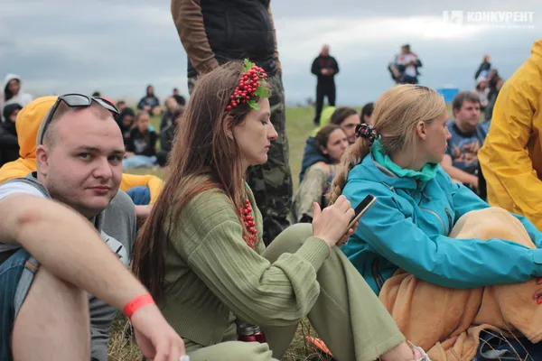 Пісні під гітару і вогонь до неба: як минув акустичний вечір на Бандерштаті (фото)