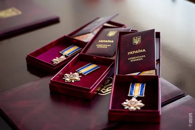 На Волині родинам полеглих нацгвардійців вручили державні нагороди (фото)