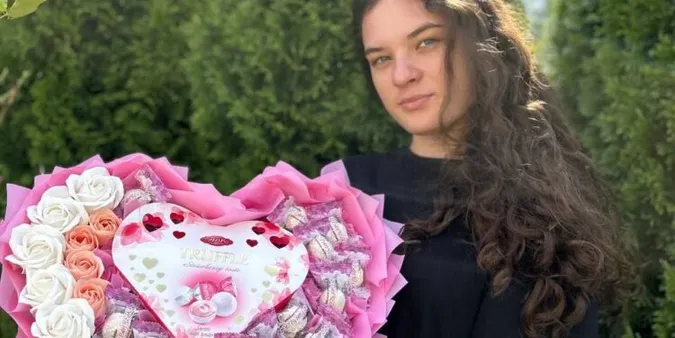 Юна волинянка створює оригінальні букети з солодощів і м'яса (фото)