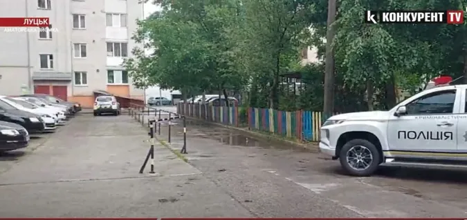 Сусіди підозрюють вбивство військового, чиє тіло знайшли в дворі будинку у Луцьку (відео)