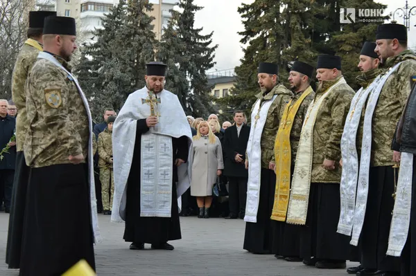 Луцьк сумує: місто вшановує пам’ять Героїв (фото, відео)